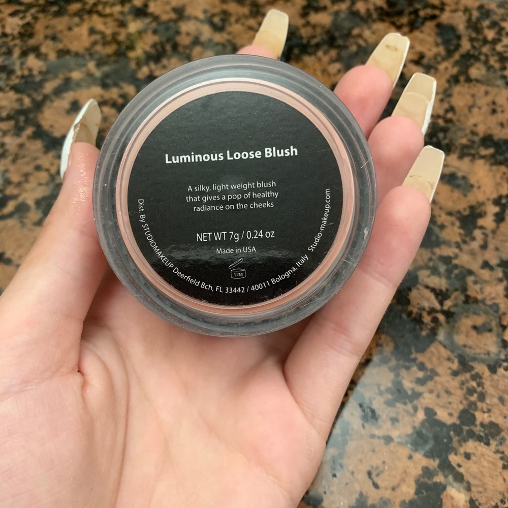 Loose blush - Picture 3 of 3